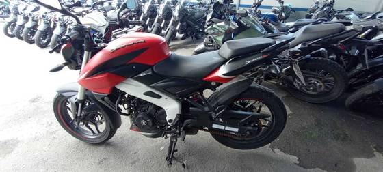 BAJAJ DOMINAR 200 BAJAJ DOMINAR 200